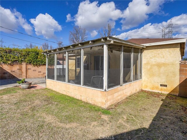 517 N Avon St, Burbank, CA 91505 - rear view of property featuring a sunroom and crawl space