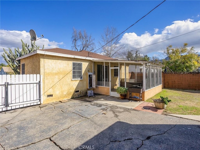 517 N Avon St, Burbank, CA 91505 - back of property with a sunroom, crawl space, a patio, stucco siding, and a gate