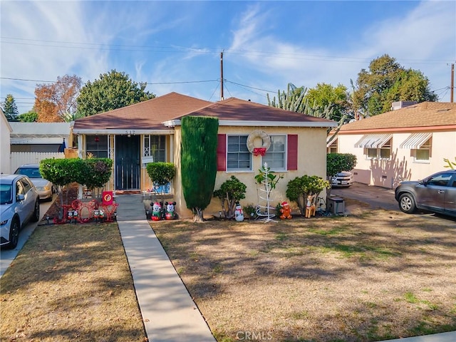 517 N Avon St, Burbank, CA 91505 - bungalow-style home featuring stucco siding and a shingled roof