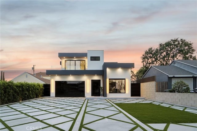 2227 N Lamer St, Burbank, CA 91504 - contemporary house with stucco siding and a patio area