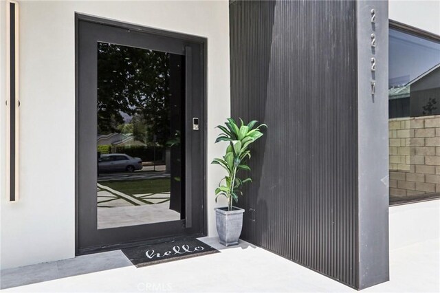 2227 N Lamer St, Burbank, CA 91504 - entrance to property with stucco siding