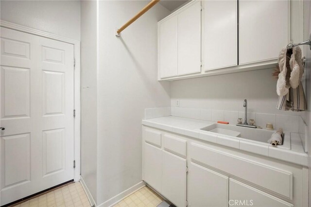 3262 Bluebird Cir, Simi Valley, CA 93063 - washroom with a sink and light floors