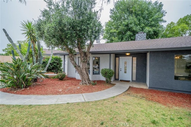 6367 Willow Ave, Rialto, CA 92377 - ranch-style house with stucco siding, a chimney, and a front yard