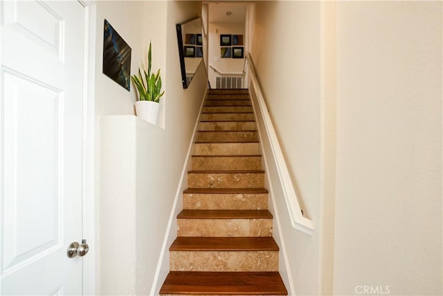 367 Caminito Barcelona, Chula Vista, CA 91914 - stairway with baseboards