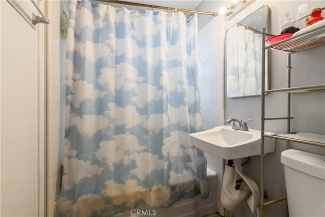 1126 W W Ave H6, Lancaster, CA 93534 - bathroom with toilet and shower / bath combo