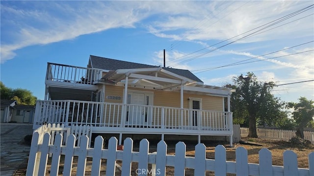 42269 Whittier Ave, Hemet, CA 92544 - view of front of property with a fenced front yard, a porch, and a balcony