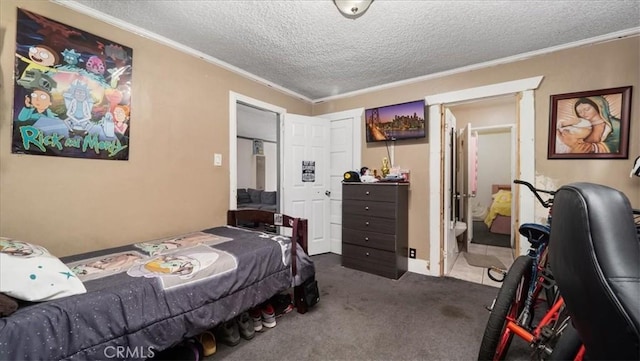 3510 E 2nd St, Los Angeles, CA 90063 - bedroom with crown molding, carpet, a textured ceiling, and a closet
