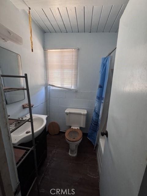 1676 Avalon Ave, Yucca Valley, CA 92284 - bathroom with toilet, vanity, shower / tub combo, and wood ceiling