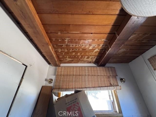 1676 Avalon Ave, Yucca Valley, CA 92284 - detailed view of wood ceiling with exposed beams