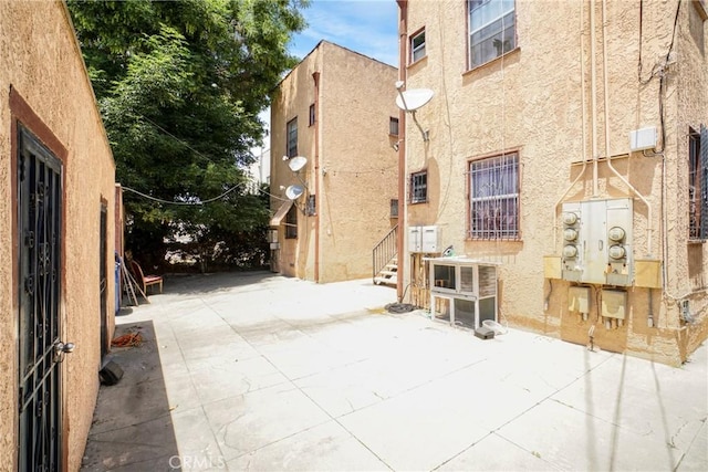 1732 W 48th St, Los Angeles, CA 90062 - view of patio