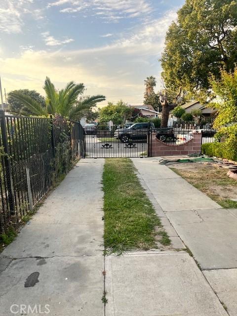 1418 W 70th St, Los Angeles, CA 90047 - view of gate