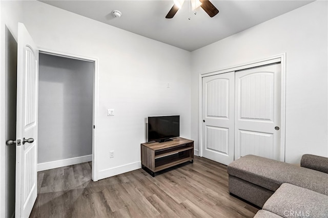 22375 Fairmead Cir, Chowchilla, CA 93610 - living area with a ceiling fan and wood finished floors