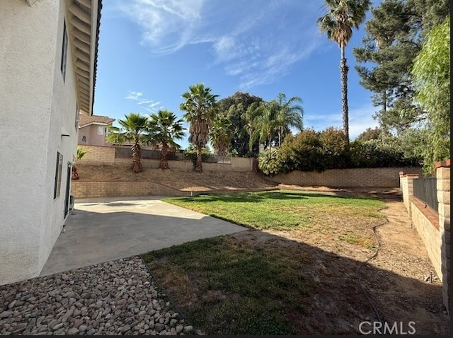 27745 Desert Pl, Castaic, CA 91384 - fenced backyard featuring a patio area