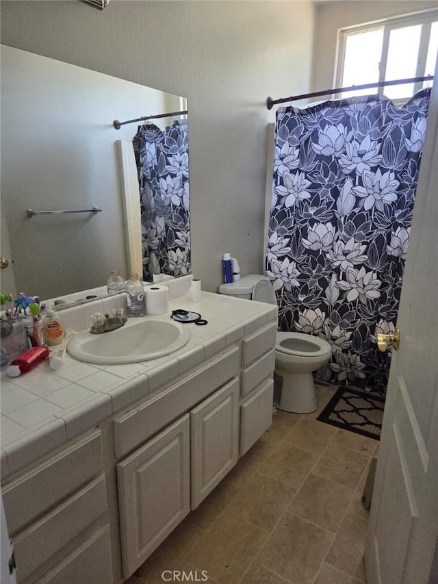 5825 Sky Lakes Ave, Bakersfield, CA 93313 - full bath featuring vanity and a shower with curtain