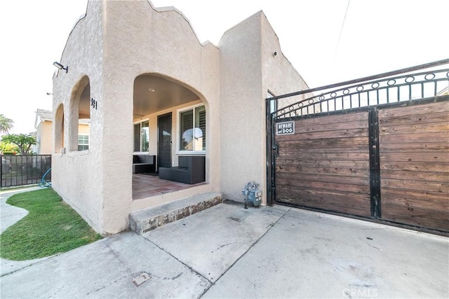 921 N Brand Blvd, San Fernando, CA 91340 - gate with a patio area