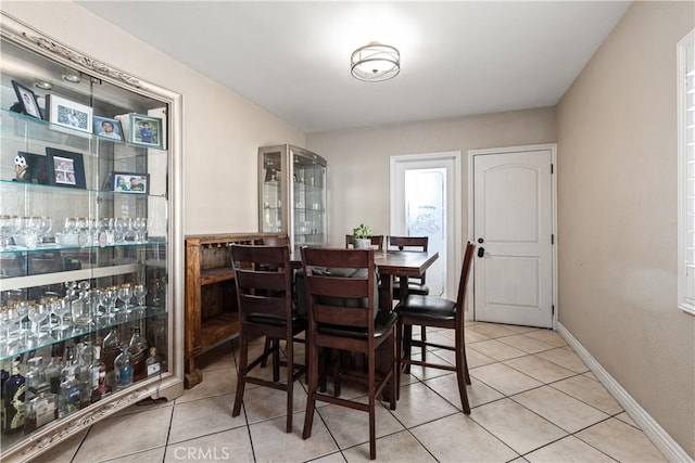 921 N Brand Blvd, San Fernando, CA 91340 - tiled dining area featuring a bar