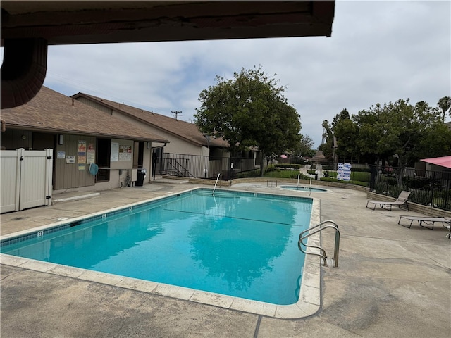 278 N Wilshire Ave Unit B21, Anaheim, CA 92801 - community pool featuring a patio area and a community hot tub