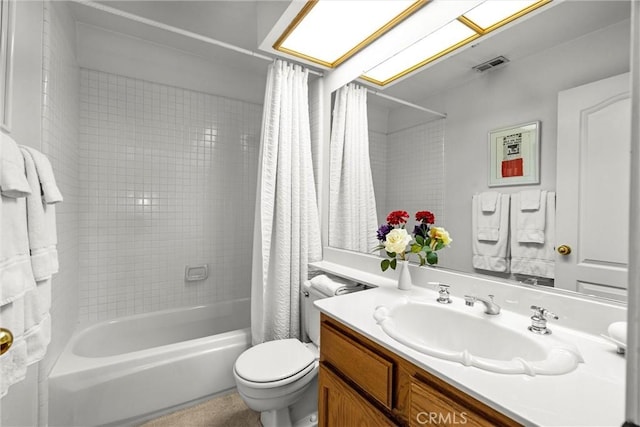 2300 Maple Ave Unit 138, Torrance, CA 90503 - full bath featuring vanity, shower / bath combination with curtain, and toilet