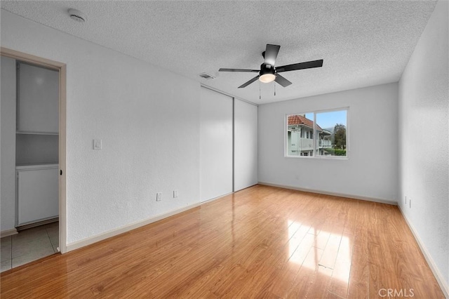 548 Bonita St, San Pedro, CA 90731 - unfurnished room featuring wood finished floors, a textured ceiling, a ceiling fan, and a smoke detector