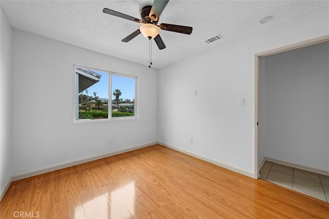 548 Bonita St, San Pedro, CA 90731 - spare room featuring light wood finished floors, a textured ceiling, and ceiling fan