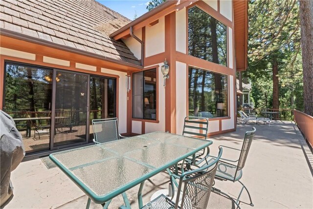 524 Golf Course Rd, Lake Arrowhead, CA 92352 - view of patio featuring outdoor dining area