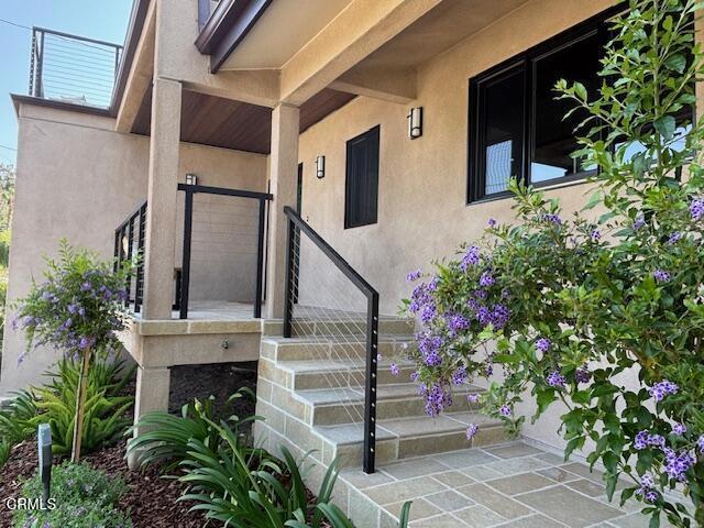 845 Rollin St, South Pasadena, CA 91030 - property entrance with stucco siding