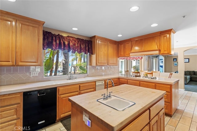 1042 Coronet Dr, Riverside, CA 92506 - kitchen featuring black dishwasher, a peninsula, decorative backsplash, recessed lighting, and healthy amount of natural light