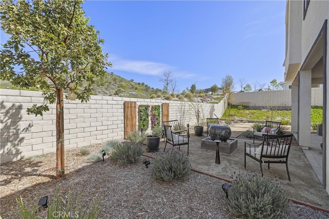 27774 Marquee Dr, Valencia, CA 91381 - fenced backyard with a patio area