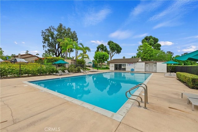129 Five Crowns Way, Encinitas, CA 92024 - community pool with a patio area