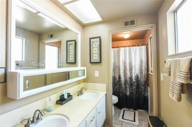 5295 Bronson Way, Riverside, CA 92506 - full bath featuring double vanity and a shower with curtain