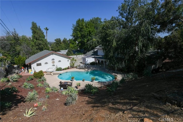 5295 Bronson Way, Riverside, CA 92506 - swimming pool with a patio