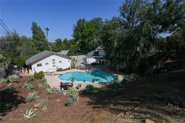 5295 Bronson Way, Riverside, CA 92506 - swimming pool with a patio