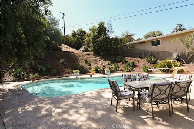 5295 Bronson Way, Riverside, CA 92506 - swimming pool with a patio