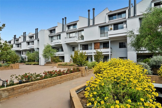 13331 Moorpark St Unit 316, Sherman Oaks, CA 91423 - view of property's community featuring a residential view