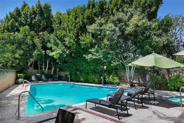 13331 Moorpark St Unit 316, Sherman Oaks, CA 91423 - view of swimming pool with a fenced backyard, a patio, a community hot tub, and view of scattered trees