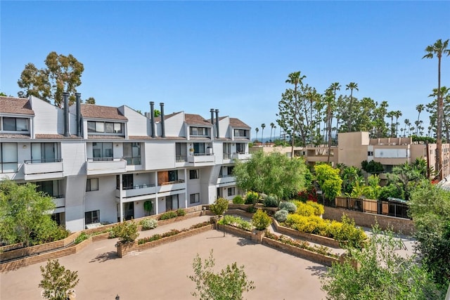 13331 Moorpark St Unit 316, Sherman Oaks, CA 91423 - surrounding community featuring a residential view
