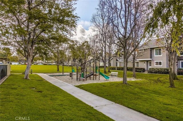 38 Woodleaf, Irvine, CA 92614 - community jungle gym with a lawn