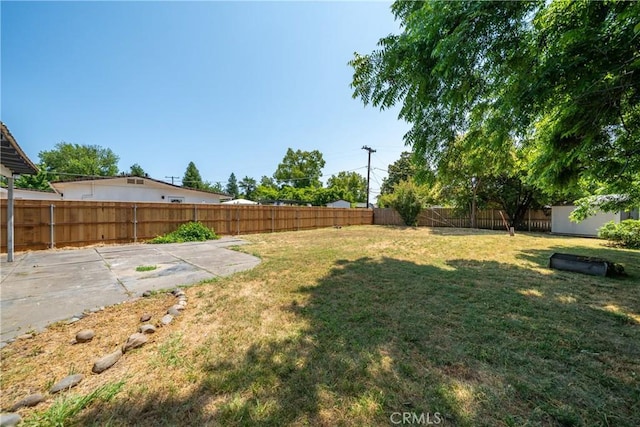 1577 Hawthorne Ave, Chico, CA 95926 - fenced backyard with a patio