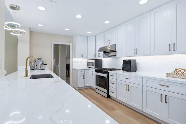 21620 Brisbane Way, Yorba Linda, CA 92887 - kitchen featuring stainless steel appliances, white cabinetry, under cabinet range hood, backsplash, and recessed lighting