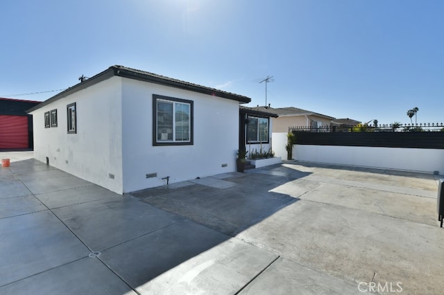4820 W 142nd St, Hawthorne, CA 90250 - back of property with stucco siding and a patio area