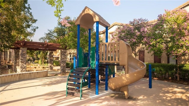 8022 Cresta Bella Rd, Rancho Cucamonga, CA 91730 - community jungle gym with a pergola