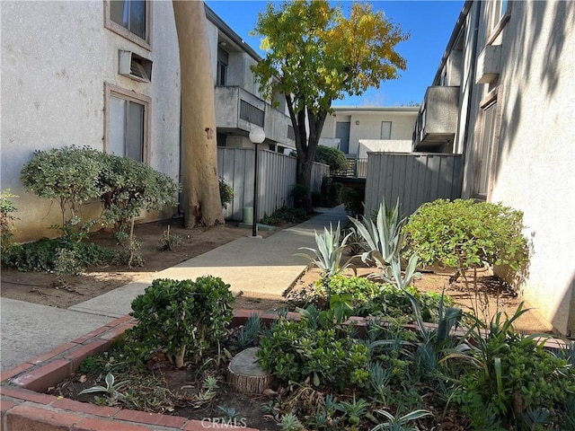 18620 Hatteras Unit 132, Tarzana, CA 91356 - photo 2