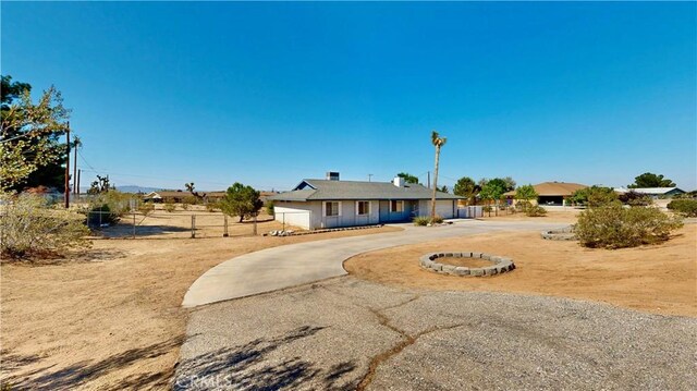 19171 Carlisle Rd, Apple Valley, CA 92307 - ranch-style house featuring curved driveway