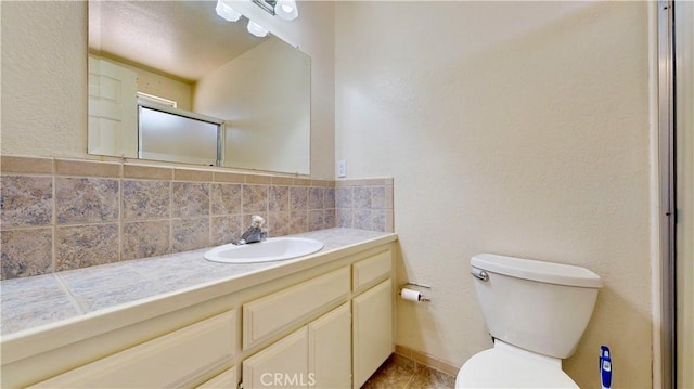 19171 Carlisle Rd, Apple Valley, CA 92307 - bathroom featuring vanity, a textured wall, an enclosed shower, and backsplash