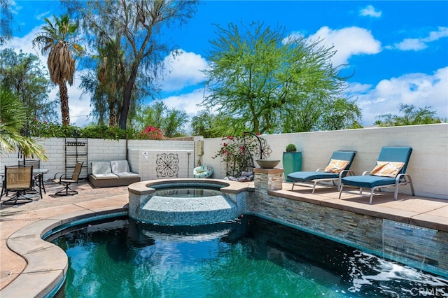 43875 Spiaggia Pl, Indio, CA 92203 - view of pool featuring a patio, a fenced backyard, and a pool with connected hot tub