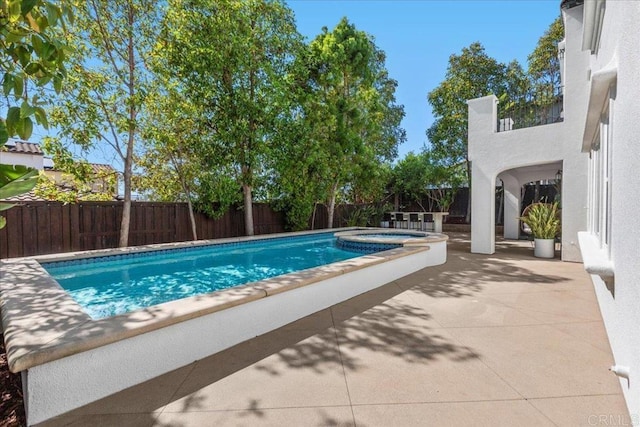 7147 Sitio Bahia, Carlsbad, CA 92009 - view of swimming pool featuring a fenced backyard, a patio, and a pool with connected hot tub