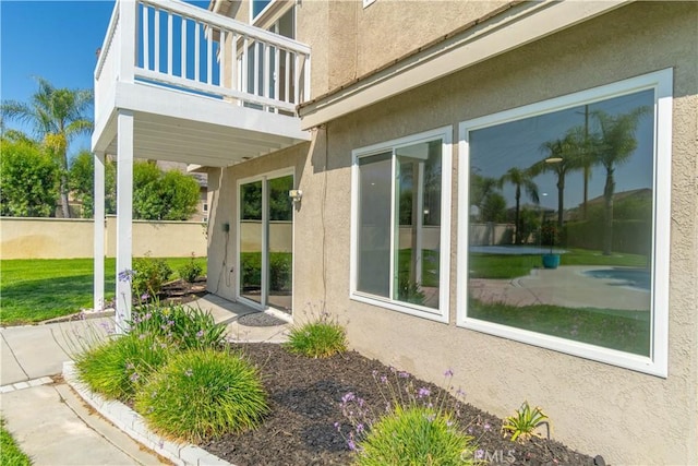 30528 Covecrest Cir, Menifee, CA 92584 - view of home's exterior featuring a balcony and stucco siding