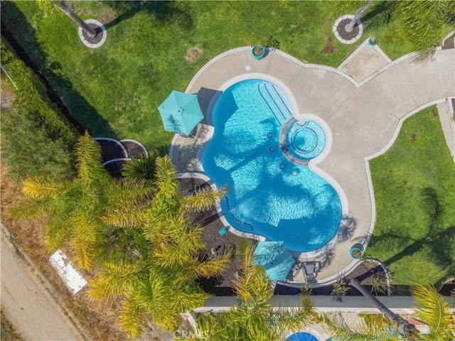 30528 Covecrest Cir, Menifee, CA 92584 - aerial view of a pool area