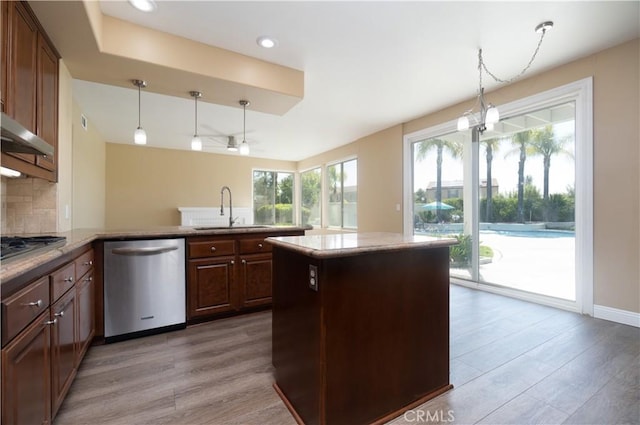 30528 Covecrest Cir, Menifee, CA 92584 - kitchen with stainless steel appliances, light wood finished floors, a peninsula, decorative backsplash, and recessed lighting