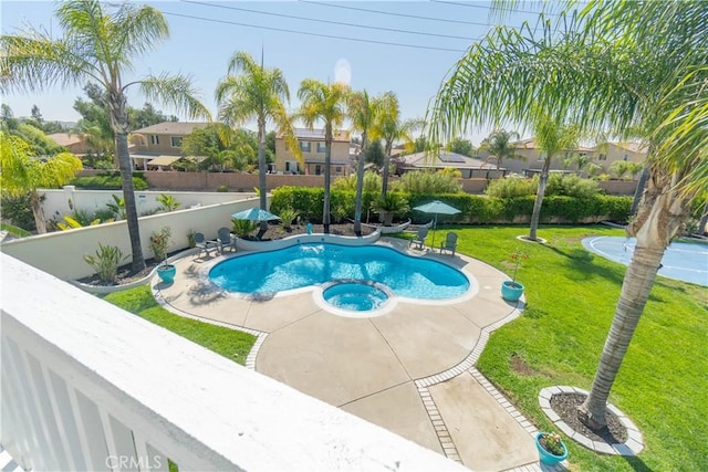 30528 Covecrest Cir, Menifee, CA 92584 - view of swimming pool featuring a pool with connected hot tub, a fenced backyard, a patio area, and a residential view